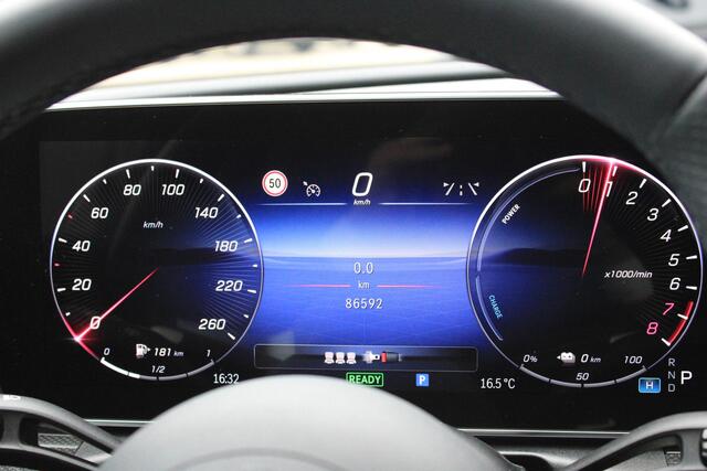 Mercedes-Benz C-KLASSE 300 e AMG Estate Pano | Trekhaak | Dodehoekassistent | Sfeerverlichting | Camera | Carplay | Spiegelpakket