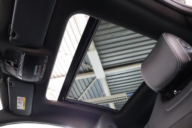 Mercedes-Benz C-KLASSE Coupé 180 AMG Line / Opendak / Leder / Navi / LED