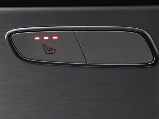 Mercedes-Benz C-KLASSE 160 AMG Upgrade Edition | Trekhaak | Stoelverwarming | Night Pack | Carplay | Sfeerverlichting | Digital Cockpit | Leder/Alcantara | Navigatie | Camera | Park Assist