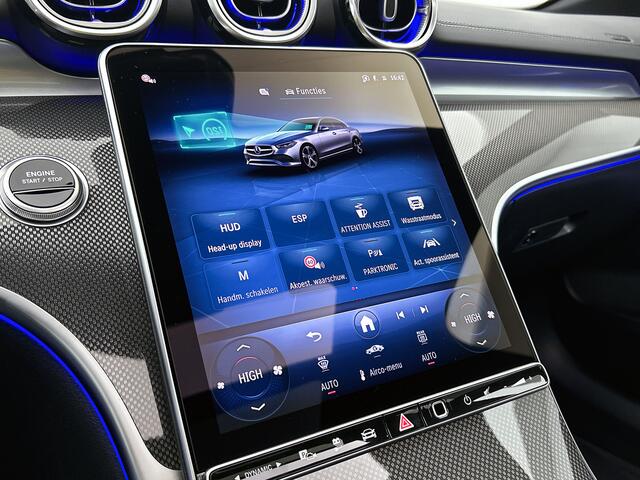Mercedes-Benz C-KLASSE 300 e Business Solution AMG | Premium Plus pakket | Trekhaak | Nightpakket | Middenconsole metaalstructuur | Digital Light | Head-up display | Panoramaschuifdak | 360°-camera | Memorypakket | Augmented Reality Navigation |