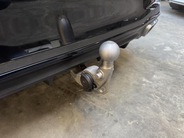 Mercedes-Benz C-KLASSE 200 AMG PANO-CARBON-TREKHAAK