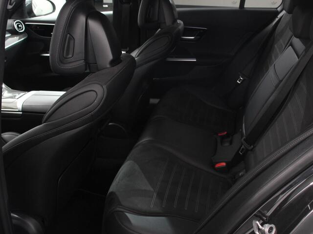 Mercedes-Benz C-KLASSE Estate 200 AMG Line | Climate control | Achteruitrijcamera | Wegklapbare trekhaak | Navigatie | Dodehoek assistent | LED | Sfeerverlichting | Adaptieve cruise control | Verwarmde voorstoelen | Elektrische kofferbak