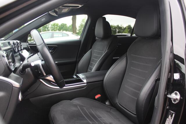 Mercedes-Benz C-KLASSE 180 AMG Line / Camera / Leder&Alcantara / 18'' / Navigatie / DAB / Dodehoek / Stoelverwarming / Cruise Control