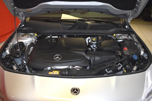 Mercedes-Benz CLA-KLASSE Shooting Brake 180 Business Solution, navi , parkeer camera, Spo