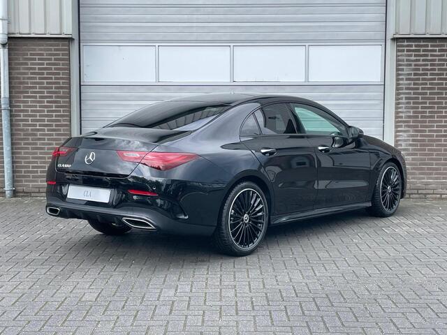 Mercedes-Benz CLA-KLASSE 180 AMG Line | Premium Pakket | Night Pakket | Panoramadak | MULTIBEAM LED koplampen | Dodehoekassistent | Advanced Sound System | Sfeerverlichting | Stoelverwarming | Achteruitrijcamera | Elektrisch Inklapbare Buitenspiegels | Showmodel