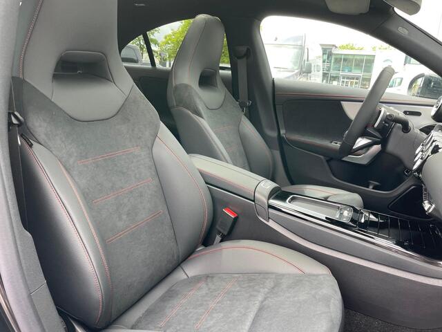 Mercedes-Benz CLA-KLASSE 180 AMG Line | Premium Pakket | Night Pakket | Panoramadak | MULTIBEAM LED koplampen | Dodehoekassistent | Advanced Sound System | Sfeerverlichting | Stoelverwarming | Achteruitrijcamera | Elektrisch Inklapbare Buitenspiegels | Showmodel