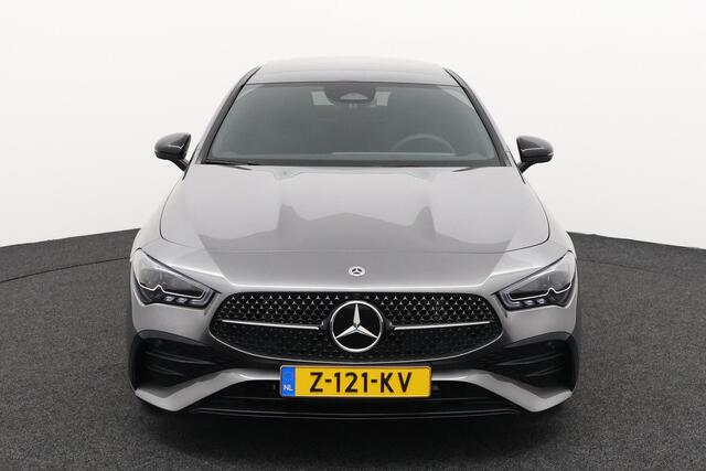 Mercedes-Benz CLA-KLASSE 180 AMG Line | Premium Pakket | Night Pakket | Panoramadak | MULTIBEAM LED Koplampen | Dodehoekassistent | Advanced Sound System | Sfeerverlichting | Stoelverwarming | Achteruitrijcamera | Elektrisch Inklapbare Buitenspiegels | Showmodel