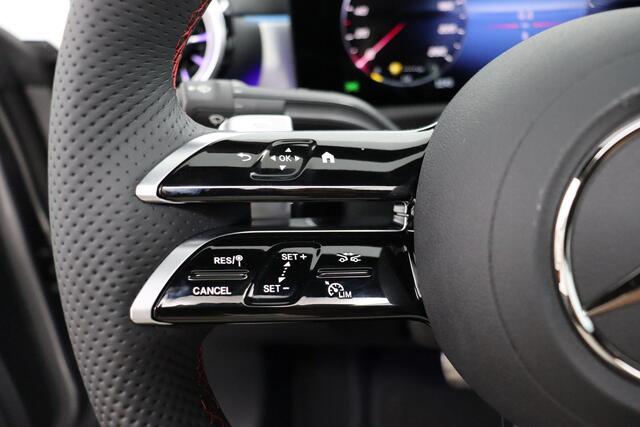 Mercedes-Benz CLA-KLASSE 180 AMG Line | Premium Pakket | Night Pakket | Panoramadak | MULTIBEAM LED Koplampen | Dodehoekassistent | Advanced Sound System | Sfeerverlichting | Stoelverwarming | Achteruitrijcamera | Elektrisch Inklapbare Buitenspiegels | Showmodel