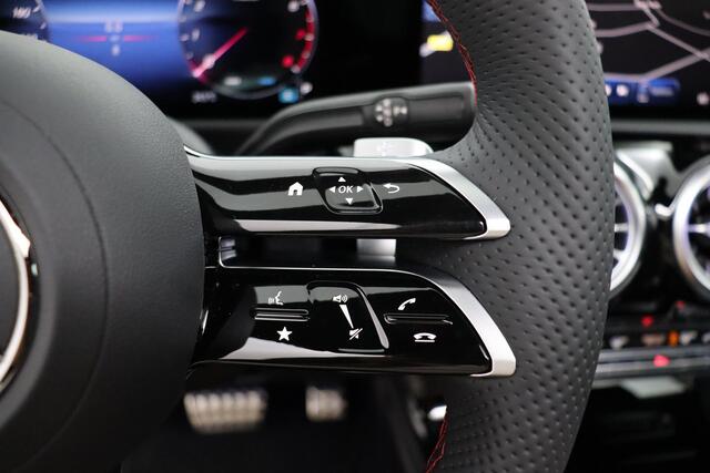 Mercedes-Benz CLA-KLASSE 180 AMG Line | Premium Pakket | Night Pakket | Panoramadak | MULTIBEAM LED Koplampen | Dodehoekassistent | Advanced Sound System | Sfeerverlichting | Stoelverwarming | Achteruitrijcamera | Elektrisch Inklapbare Buitenspiegels | Showmodel