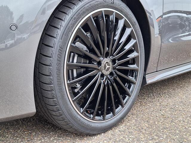 Mercedes-Benz CLA-KLASSE 200 AMG Line | Premium Pakket | Night Pakket | Winter Pakket | Panoramadak | Trekhaak | Burmester Surround Sound | MULTIBEAM LED Koplampen | Dodehoekassistent | Apple CarPlay | Android Auto | Sfeerverlichting | Stoelverwarming | Showmodel