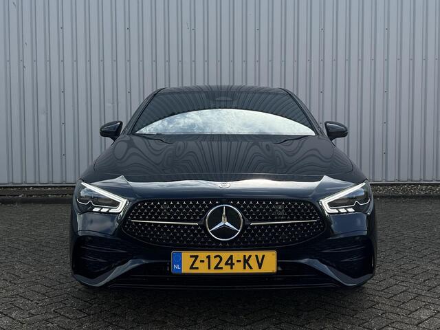 Mercedes-Benz CLA-KLASSE Shooting Brake 180 AMG Line | Premium Pakket | Night Pakket | Panoramadak | Trekhaak | MULTIBEAM LED Koplampen | Apple CarPlay | Android Auto | Advanced Sound System | Sfeerverlichting | Stoelverwarming | Achteruitrijcamera | Showmodel