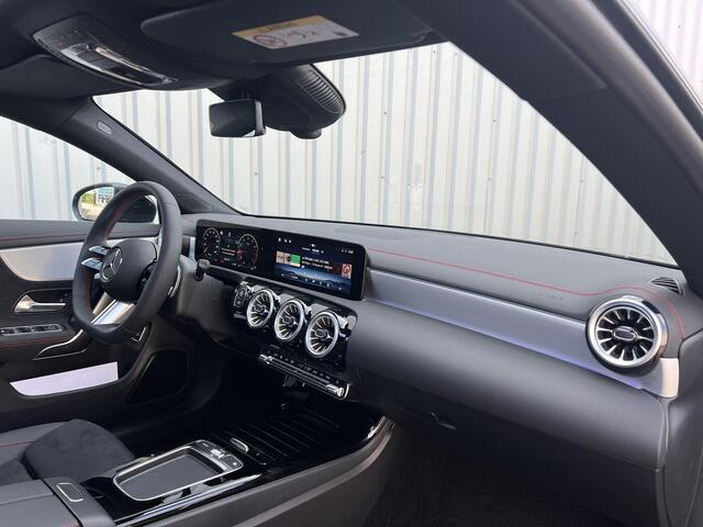 Mercedes-Benz CLA-KLASSE Shooting Brake 180 AMG Line | Premium Pakket | Night Pakket | Panoramadak | Trekhaak | MULTIBEAM LED Koplampen | Apple CarPlay | Android Auto | Advanced Sound System | Sfeerverlichting | Stoelverwarming | Achteruitrijcamera | Showmodel