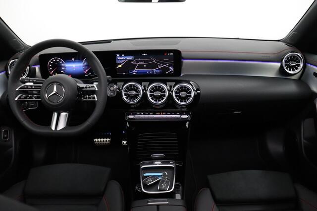 Mercedes-Benz CLA-KLASSE Shooting Brake 200 AMG Line | Premium Plus | Night Pakket | Panoramadak | Dodehoekassistent | Head-up Display | MULTIBEAM LED Koplampen | 360° Camera | Elektrisch Verstelbare Voorstoelen + Memory | Sfeerverlichting | Stoelverwarming | Showmodel