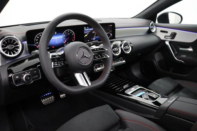 Mercedes-Benz CLA-KLASSE Shooting Brake 200 AMG Line | Premium Plus | Night Pakket | Panoramadak | Dodehoekassistent | Head-up Display | MULTIBEAM LED Koplampen | 360° Camera | Elektrisch Verstelbare Voorstoelen + Memory | Sfeerverlichting | Stoelverwarming | Showmodel