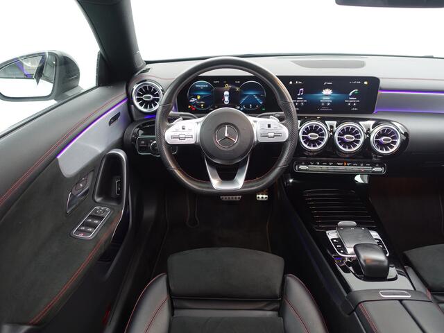 Mercedes-Benz CLA-KLASSE 180 AMG Night Edition Aut- Panoramadak, Sfeerverlichting, Camera, Xenon Led, Sport Leder