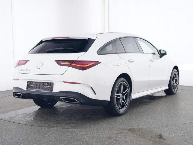 Mercedes-Benz CLA-KLASSE Shooting Brake 250 e AMG Plug-In Hybride | AMG Line Premium | Night Pakket | Panorama Schuif-Kanteldak | 11 kw Laden | Stuur en Stoelverwarmig | Inclusief 24 maanden MB Certified garantie voor Europa.