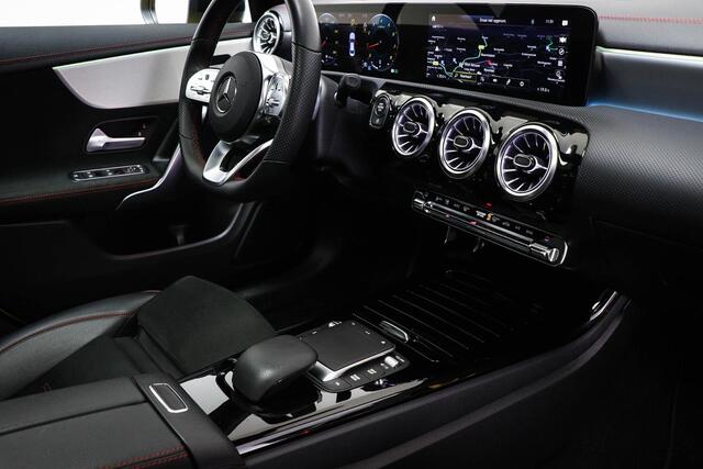 Mercedes-Benz CLA-KLASSE 180 AMG Line | WIDESCREEN | PANORAMADAK | SFEERVERLICHTING