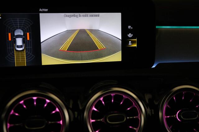 Mercedes-Benz CLA-KLASSE 180 AMG Line | WIDESCREEN | PANORAMADAK | SFEERVERLICHTING