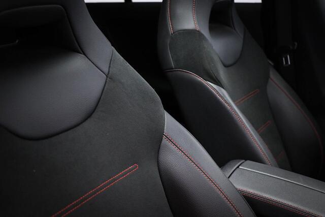 Mercedes-Benz CLA-KLASSE 180 AMG Line | WIDESCREEN | PANORAMADAK | SFEERVERLICHTING