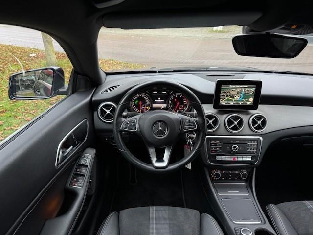 Mercedes-Benz CLA-KLASSE 180/AUTOMAAT/NAV/XEN/LED/HLEER