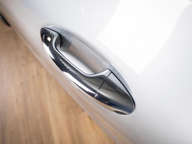 Mercedes-Benz CLA-KLASSE Coupé 180 Star Edition AMG Line Panorama dak