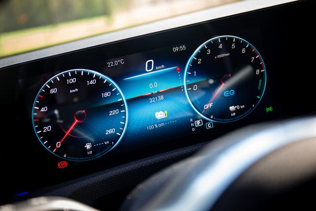 Mercedes-Benz CLA-KLASSE Shooting Brake 250 e AMG Line Panoramadak, Achteruitrijcamera, isofix, schakelflippers