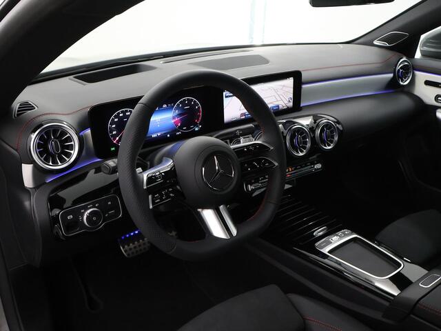Mercedes-Benz CLA-KLASSE 180 Business Solution AMG | Premium Plus-pakket | Winter-pack | Techniek-pakket | Burmester | Elektrische trekhaak | Head-up display