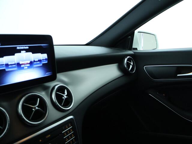 Mercedes-Benz CLA-KLASSE 180 Business Solution AMG