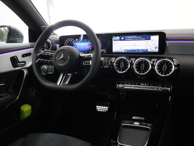 Mercedes-Benz CLA-KLASSE 180 Business Solution AMG | Rijassistentie pakket plus | Winter pakket | Burmester | Panorama dak | Techniek pakket | Trekhaak | Head-Up Display |