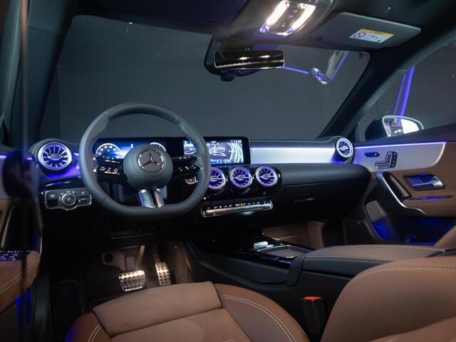 Mercedes-Benz CLA-KLASSE Shooting Brake 200 AMG Line Panorama dak | Trekhaak