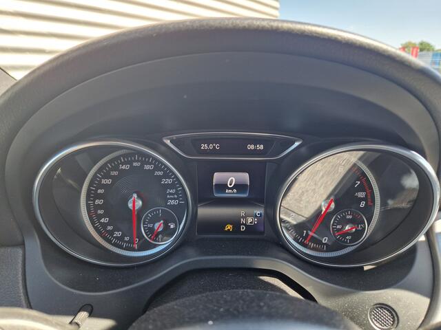 Mercedes-Benz CLA-KLASSE Shooting Brake 180 Business Solution AMG Night Upgrade | Nieuw Binnen! | Panorama | Automaat | Stoelverwarming