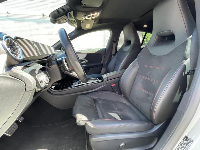 Mercedes-Benz CLA-KLASSE Shooting Brake 180 | Panoramadak | AMG Night | 360° Camera | Head-up display | Memorystoelen verwarmd | Sfeerverlichting