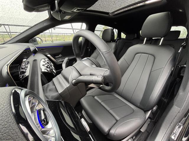 Mercedes-Benz CLA-KLASSE 180 Star Edition Luxury Line | Panoramadak | Getint glas | Sfeerverlichting | Widescreen | Stoelverwarming |