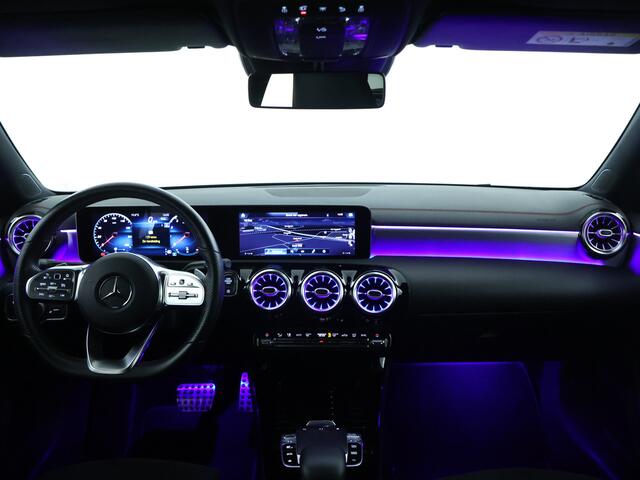 Mercedes-Benz CLA-KLASSE Shooting Brake 180 AMG AMG Line | 19 Inch AMG velegen | Achteruitrijcamera. Inclusief 24 maanden MB Certified garantie voor Europa.