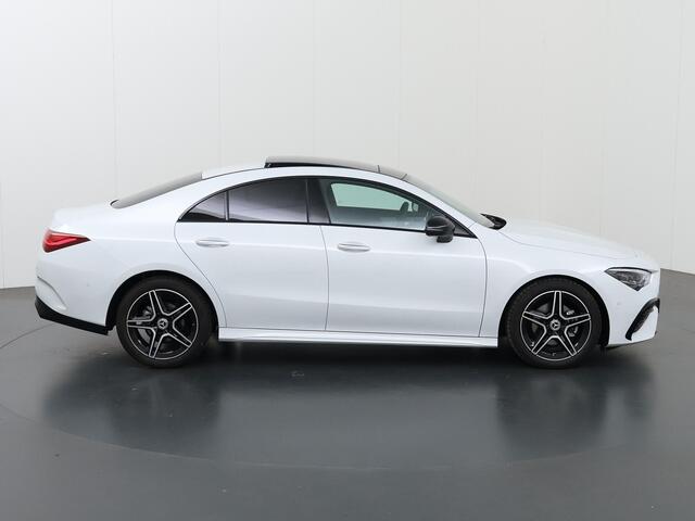 Mercedes-Benz CLA-KLASSE 180 AMG Line Premium Pack | Panorama Schuifdak | Multibeam lead | Sfeerverlichting | Augmented Reality