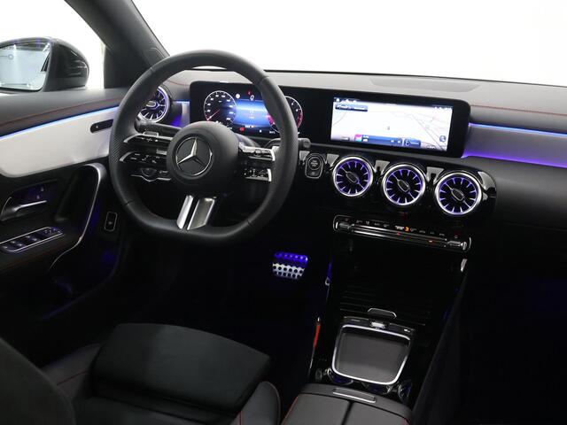 Mercedes-Benz CLA-KLASSE 180 AMG Line Premium Pack | Panorama Schuifdak | Multibeam lead | Sfeerverlichting | Augmented Reality
