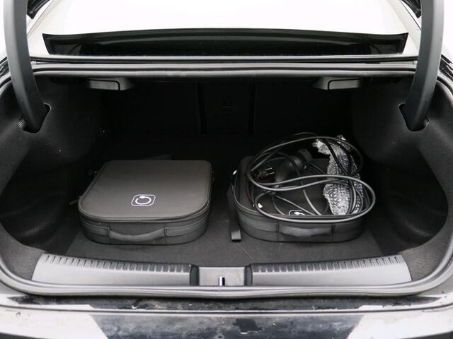 Mercedes-Benz CLA-KLASSE 250e AMG Nightpakket Keyless GO | Sfeerverlichting | Dode Hoek Ass | Stoelverwarming | Parkeerpakket met Camera | Car Play | Inclusief 24 maanden Mercedes-Benz Certified garantie voor Europa.