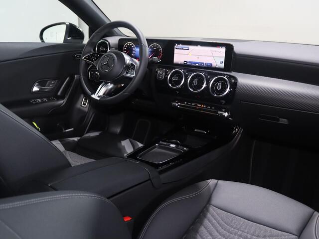Mercedes-Benz CLA-KLASSE Shooting Brake 180 Star Edition LIMITED | Dodehoekassistent | Achteruitrijcamera | Multibeam LED koplampen