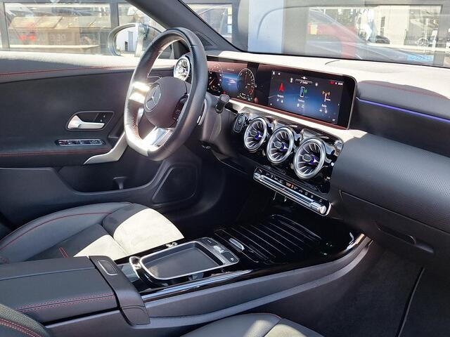 Mercedes-Benz CLA-KLASSE 250 e Star Edition AMG Line | Panoramadak | Multibeam LED | Achteruitrijcamera | Keyless-GO