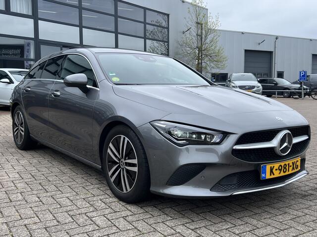 Mercedes-Benz CLA-KLASSE Shooting Brake 180 D 2.0 Automaat Business Solution Luxury Navigatie Trekhaak Panoramadak Elek. Stoelen Leer Stoelverwarming DAB Keyless Getint Glas NL Auto BTW