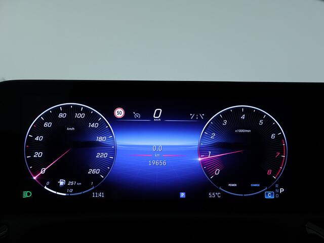 Mercedes-Benz CLA-KLASSE 180 Star Edition AMG Line | Nightpakket | KEYLESS GO-comfortpakket | Parkeerpakket met achteruitrijcamera | USB pakket plus | Dodehoekassistent | Sfeerverlichting | Draadloos oplaadsysteem voor Smartphone |