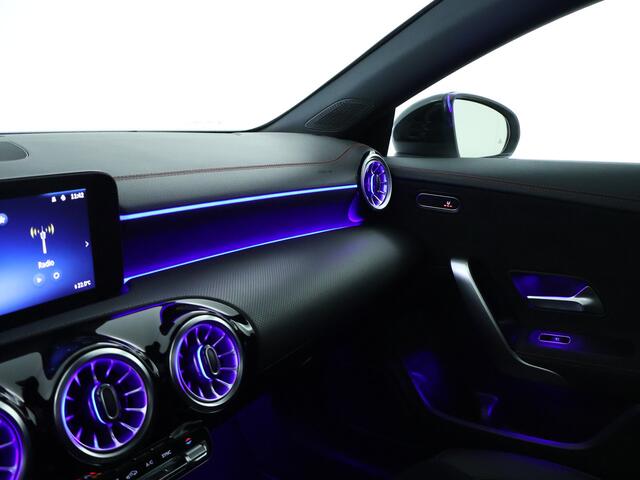 Mercedes-Benz CLA-KLASSE 180 Star Edition AMG Line | Nightpakket | KEYLESS GO-comfortpakket | Parkeerpakket met achteruitrijcamera | USB pakket plus | Dodehoekassistent | Sfeerverlichting | Draadloos oplaadsysteem voor Smartphone |