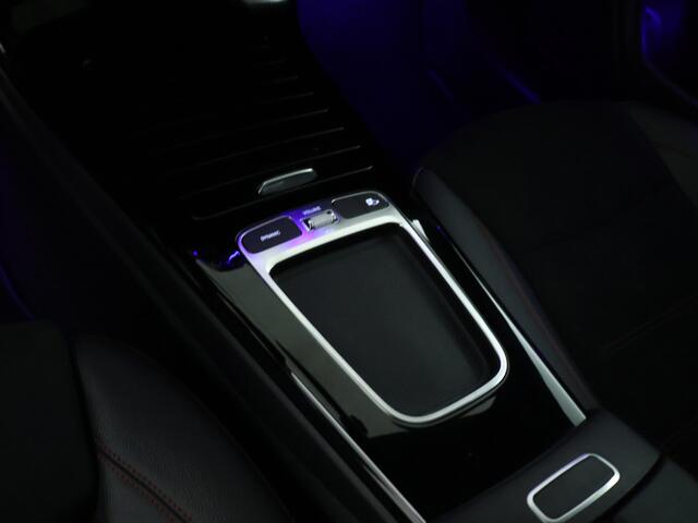 Mercedes-Benz CLA-KLASSE 180 Star Edition AMG Line | Nightpakket | KEYLESS GO-comfortpakket | Parkeerpakket met achteruitrijcamera | USB pakket plus | Dodehoekassistent | Sfeerverlichting | Draadloos oplaadsysteem voor Smartphone |