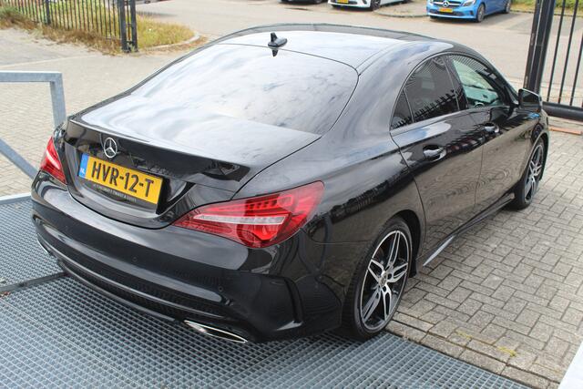 Mercedes-Benz CLA-KLASSE 250 Business *Automaat*Night pakket/Navigatie/Climate control/Parkeersensoren rondom/Cruise control/Stoelverwarming/Bluetooth/18'' Lichtmetalen velgen.