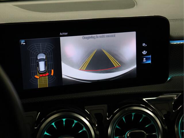 Mercedes-Benz CLA-KLASSE Shooting Brake 180 Business Solution Luxury [CAMERA, SFEERVERLICHTING, LEDER, STOELVERWARMING, ELEKTRISCHE ACHTERKLEP, NIEUWSTAAT]