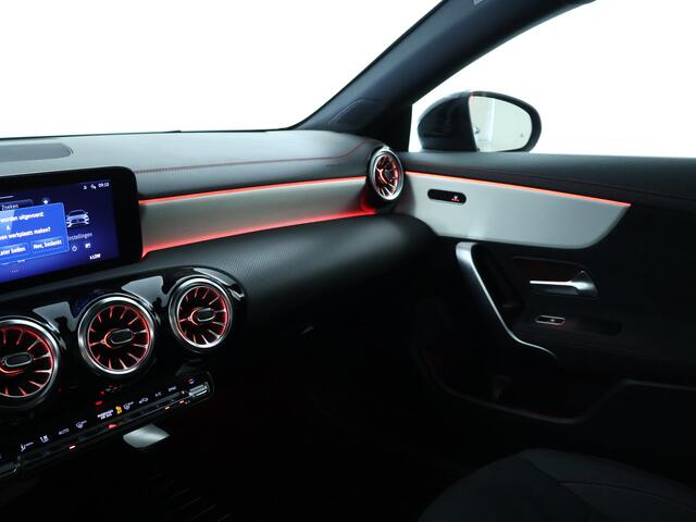 Mercedes-Benz CLA-KLASSE Shooting Brake 180 AMG Line | Nightpakket | Premium Pack | Parkeerpakket met achteruitrijcamera | EASY PACK achterklep | USB pakket plus | KEYLESS GO-comfortpakket | Sfeerverlichting | Dodehoekassistent |
