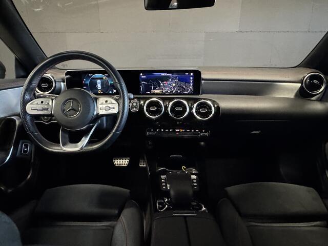 Mercedes-Benz CLA-KLASSE 200 Business Solution AMG Automaat | Elektr. trekhaak | Full LED | Camera | Widescreen