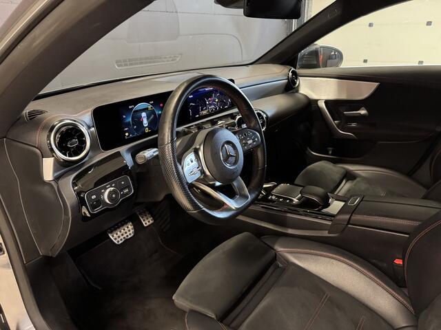 Mercedes-Benz CLA-KLASSE 200 Business Solution AMG Automaat | Elektr. trekhaak | Full LED | Camera | Widescreen