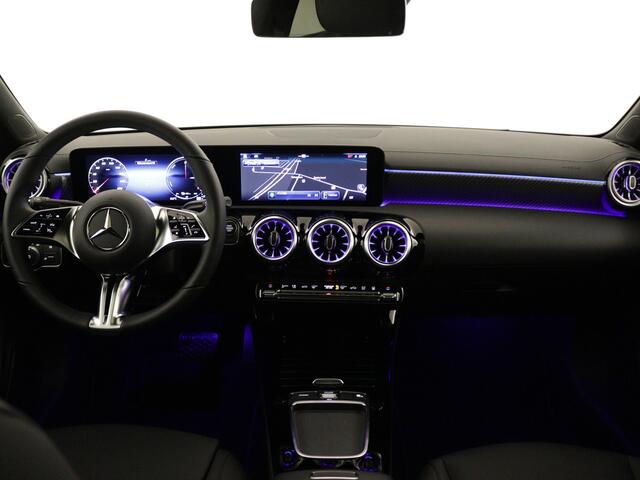 Mercedes-Benz CLA-KLASSE 250 e Star Edition | Nightpakket | Panoramaschuifdak | USB pakket plus | Parkeerpakket met achteruitrijcamera | Dodehoekassistent | KEYLESS GO-comfortpakket | Sfeerverlichting | Draadloos oplaadsysteem voor smartphone |