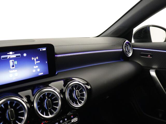 Mercedes-Benz CLA-KLASSE 250 e Star Edition | Nightpakket | Panoramaschuifdak | USB pakket plus | Parkeerpakket met achteruitrijcamera | Dodehoekassistent | KEYLESS GO-comfortpakket | Sfeerverlichting | Draadloos oplaadsysteem voor smartphone |
